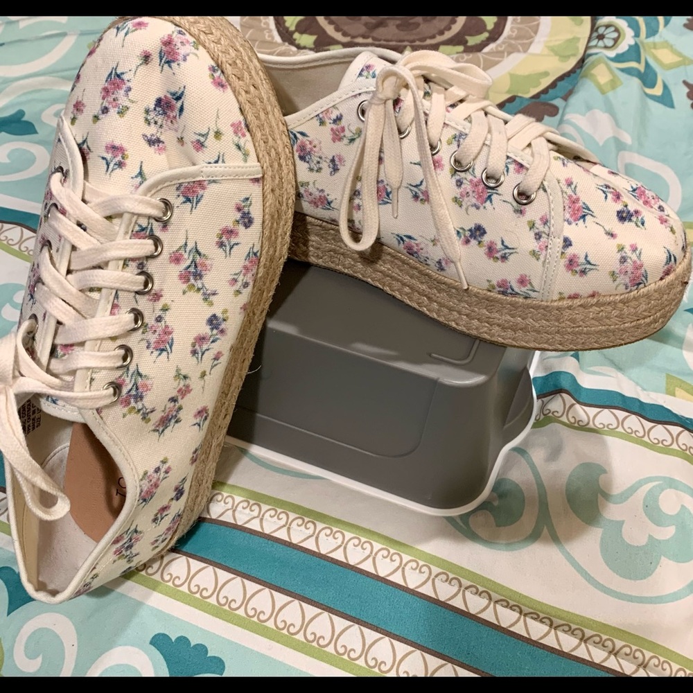 Brand new torrid platform sneakers in a size 11